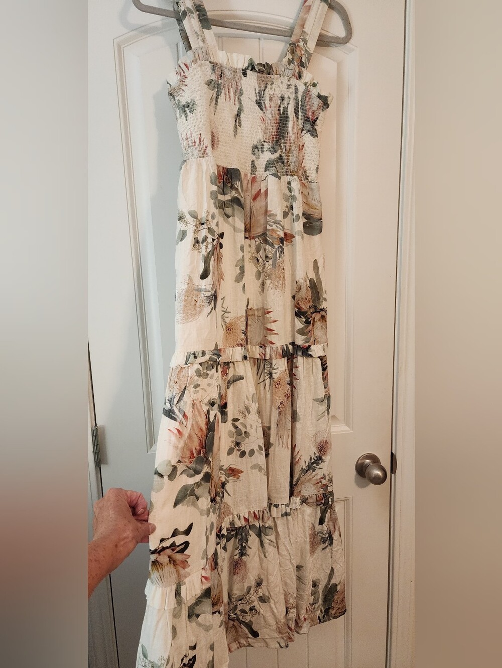 Express $108 NWT Floral Smocked Tiered Maxi Dress in Cream Small Cottagecore